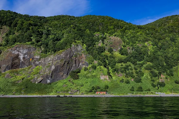羅臼側の海岸