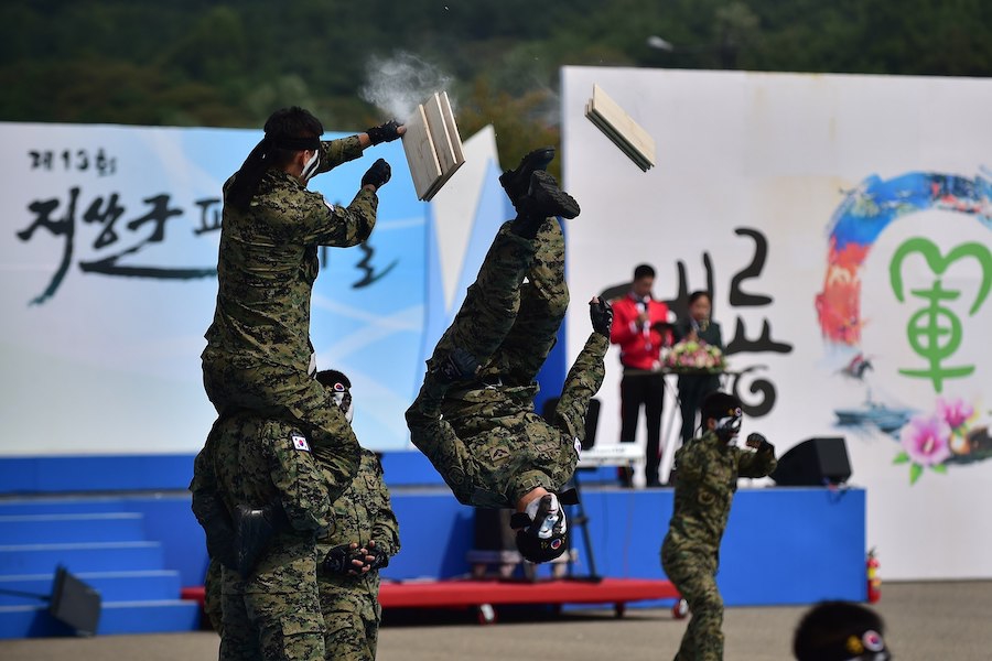 #What's 韓国？
韓国男子の兵役DAYS
気になる徴兵制をシミュレーション