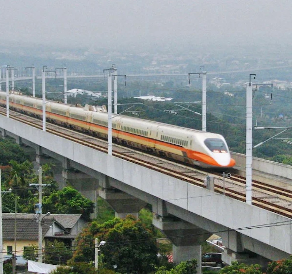 6月9日は
台湾鉄道の夜明け！