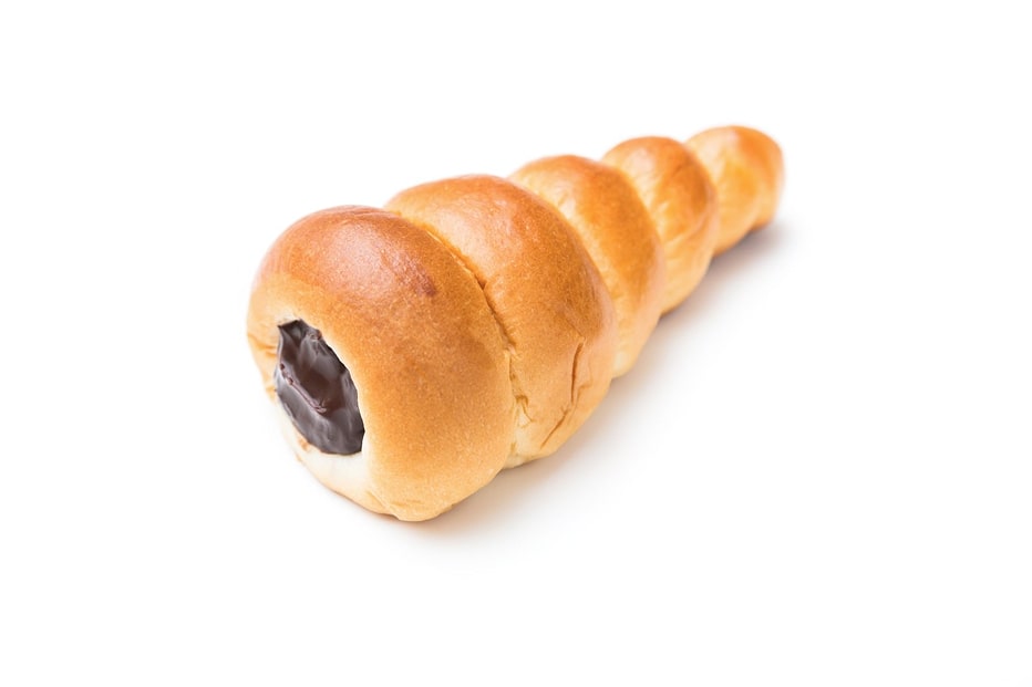 チョココロネは、実は日本発祥。フランス語で「角」を意味する「コルヌ」が語源。経緯は不明だが、明治時代からあったといわれている。
