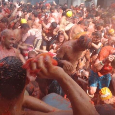 web特集｜月刊TRANSIT「世界の祝祭を旅して」
2026年7月、8月、9月の世界の旅したくなるお祭り15選！
牛追い祭り、スパイスマス、トマト祭り…more！
