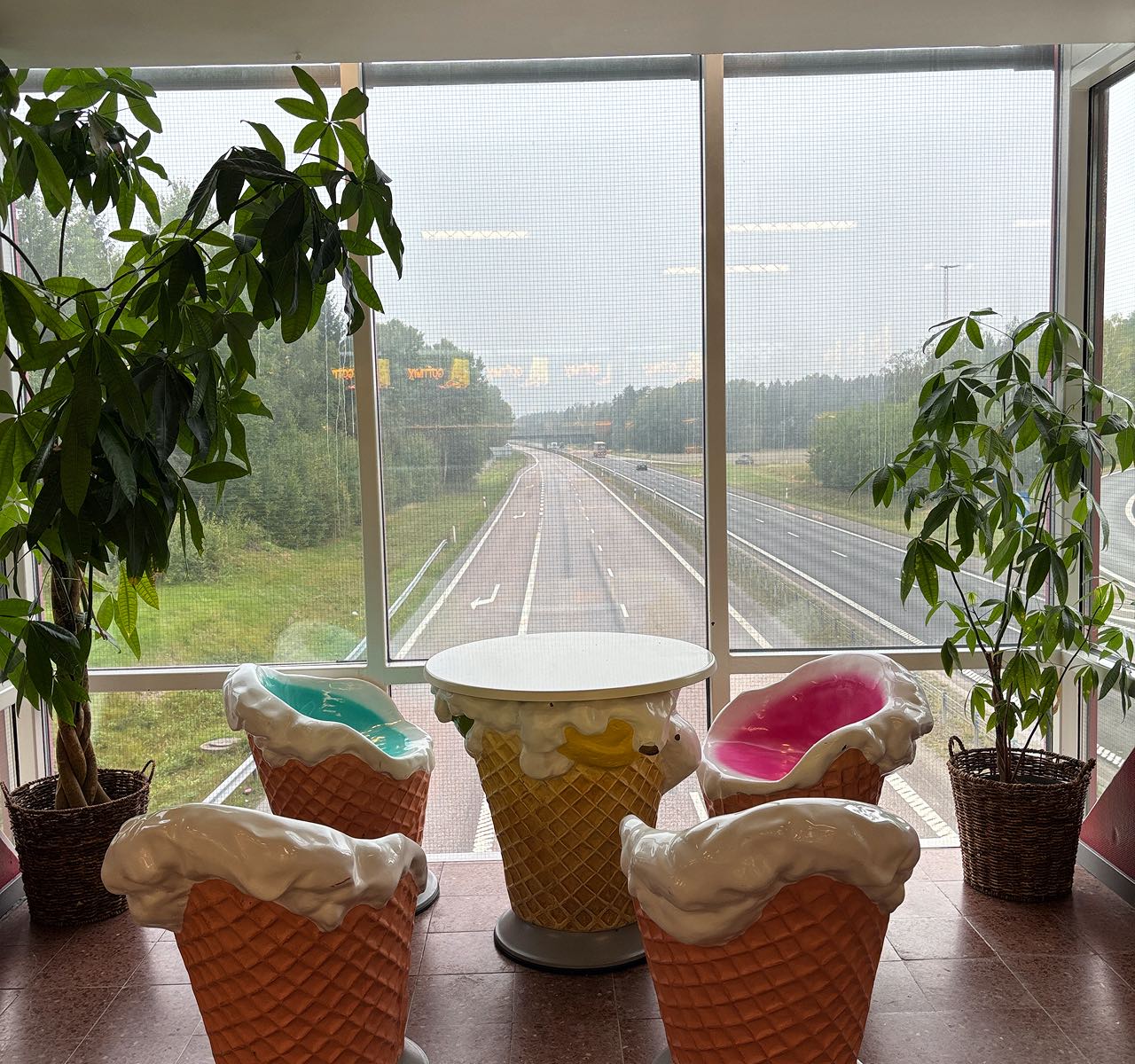 ストックホルムからゴットランド島へ
スウェーデン“EV車”ロードトリップの話。
