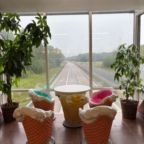 連載｜今週の編集部日誌
ストックホルムからゴットランド島へ スウェーデン“EV車”ロードトリップの話。菅原信子（TRANSIT編集長）
