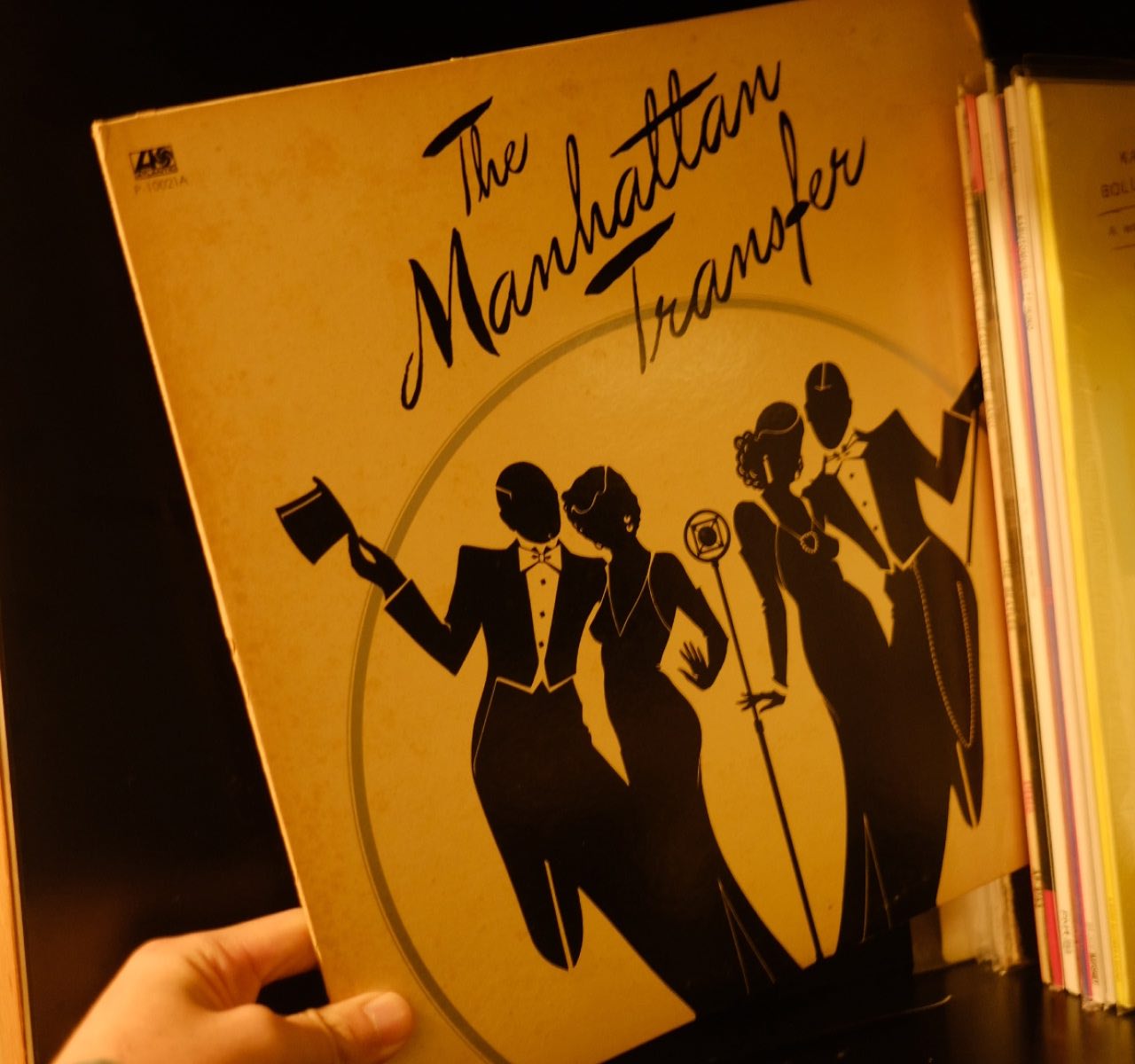 #今週のTRANSIT編集部日誌
雨の横浜、ジャズバーで雨宿り
鈴木 駿（TRANSIT）