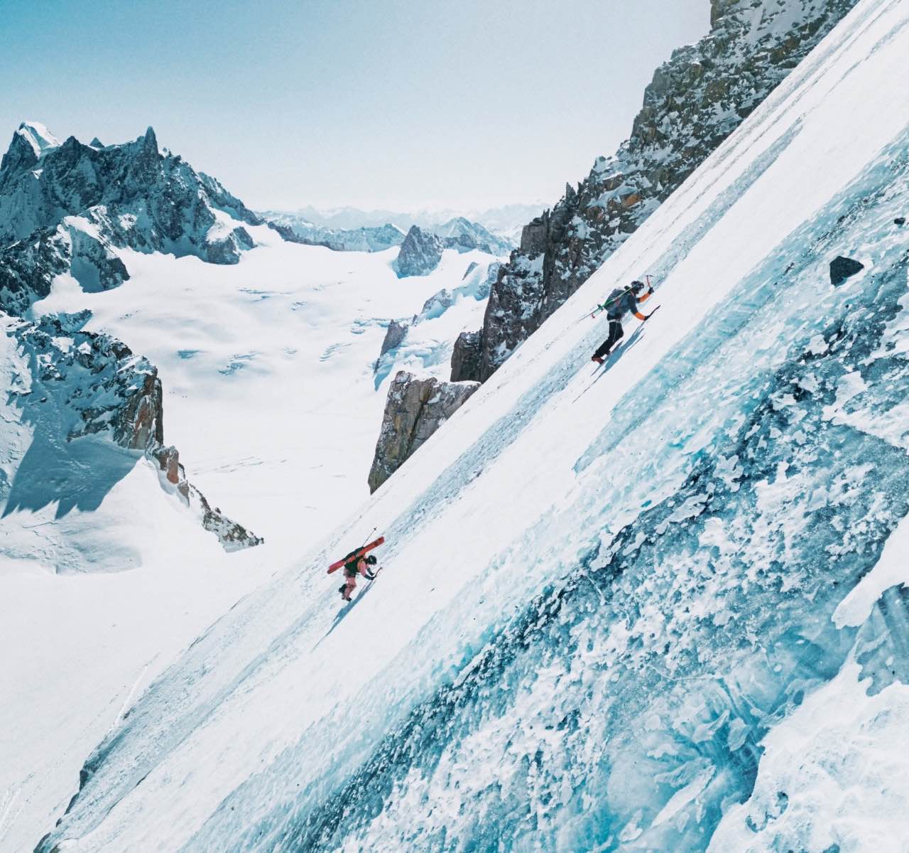 スウェーデン生まれの
〈Peak Performance〉
自由で快適な、雪遊びのために
ものづくりに通じる
"フリーライドスピリット"とは?