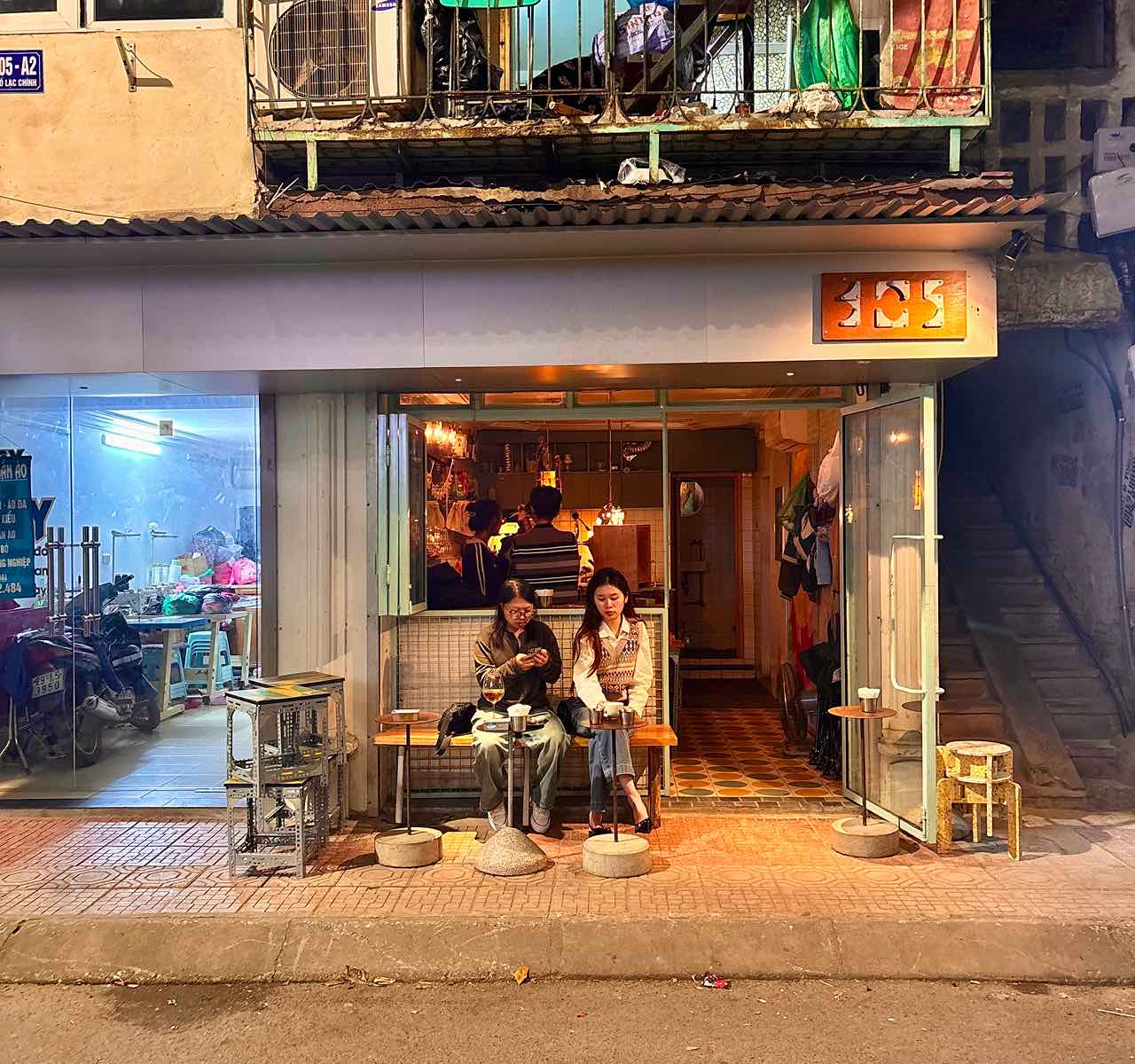 ハノイらしさはベトナムらしさ? 
旅の終わり、Airbnbで夜な夜な
大富豪をしながら話したこと。

