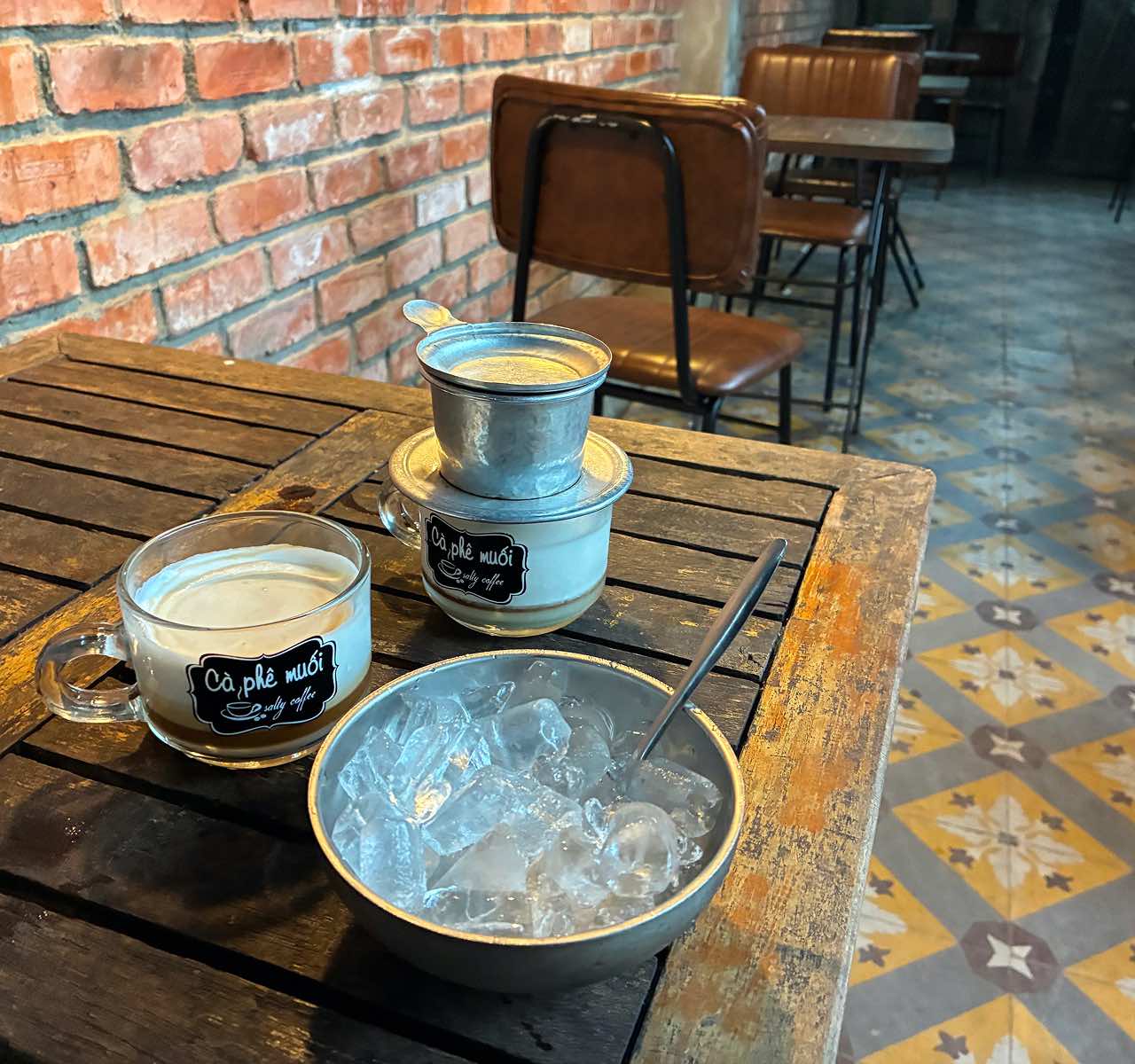 ホーチミンともハノイとも異なる、
中部料理を探求。
フエとホイアンのおいしいもの。