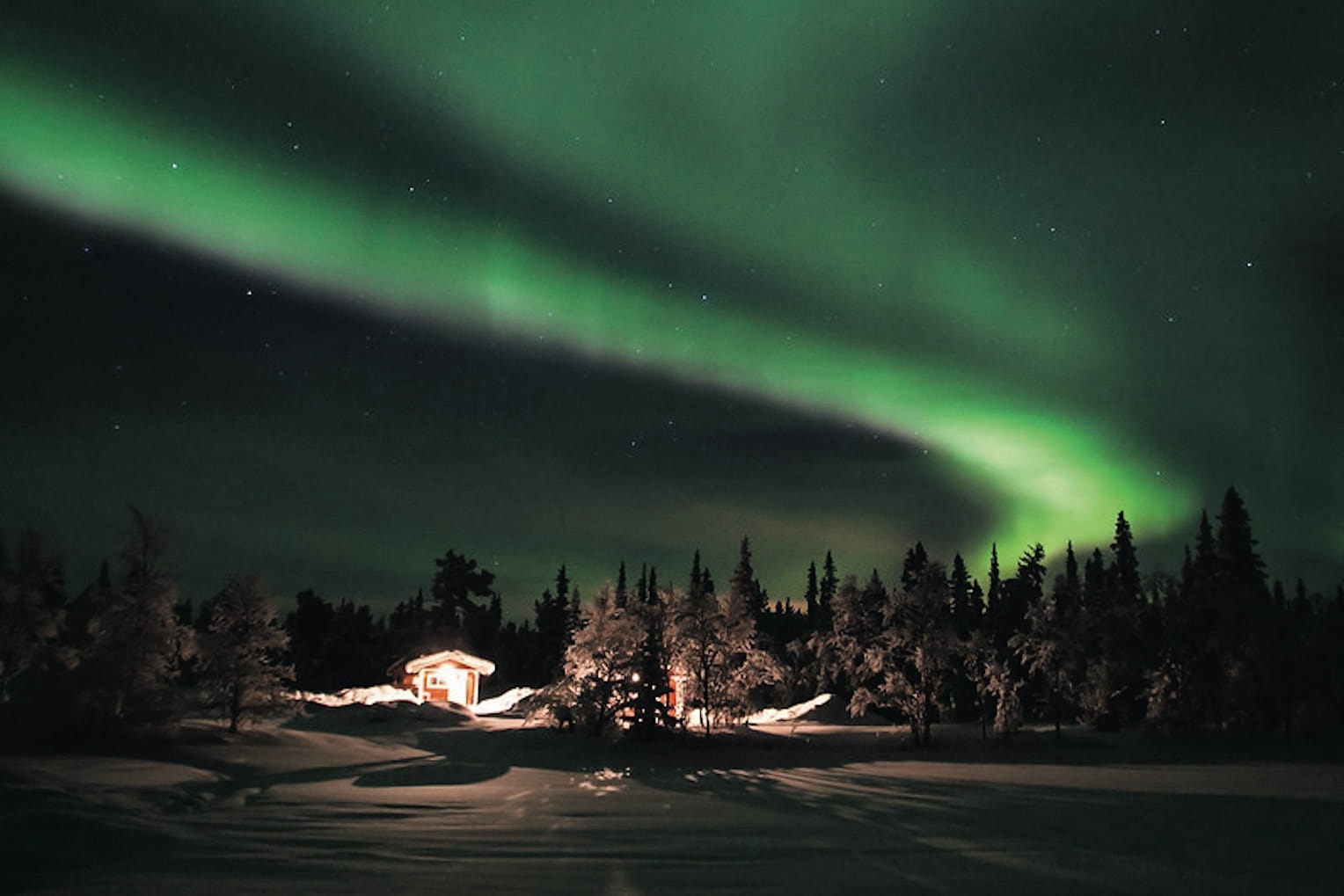 ラップランドの湿原を含む壮大な景観は世界遺産にも登録されている。冬季にはオーロラが見られることも。