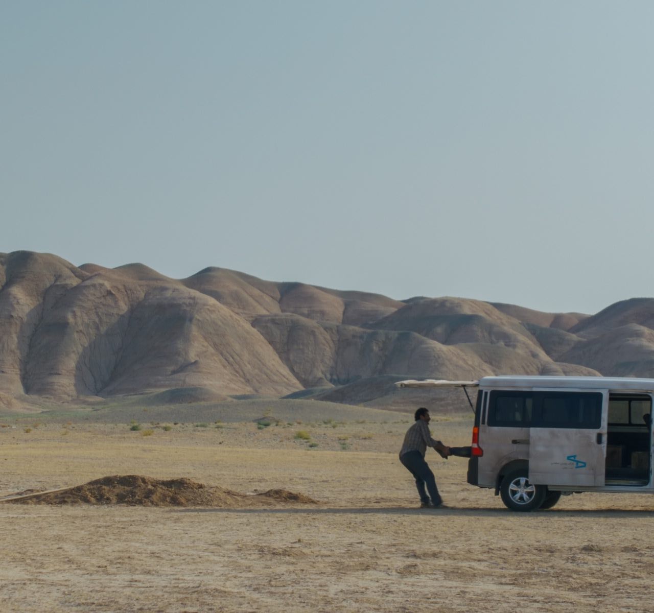 「映画からみたイラン」
キアロスタミ、マフマルバフ、パナヒ監督まで。 映画大国イランが映すもの