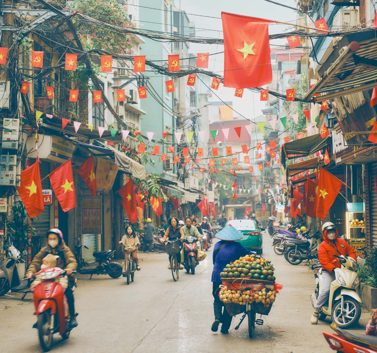 Event｜ベトナム特集発売イベント
3/13（金）19:00〜@代官山 
「北と南からみたベトナムの今」
AD・渡辺和音（ThereThere）、
写真家・林将平×編集部

